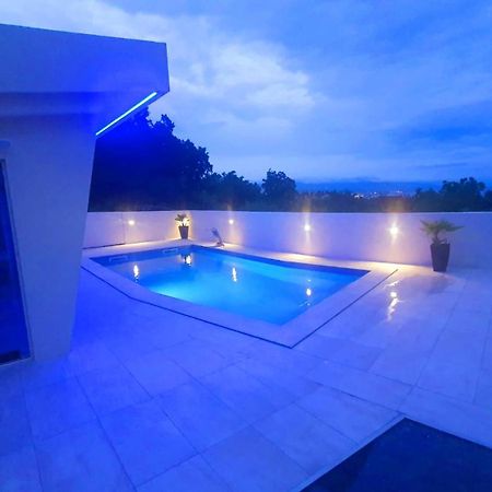 Penthouse Jacuzzi & Pool Apartmants オパティヤ エクステリア 写真