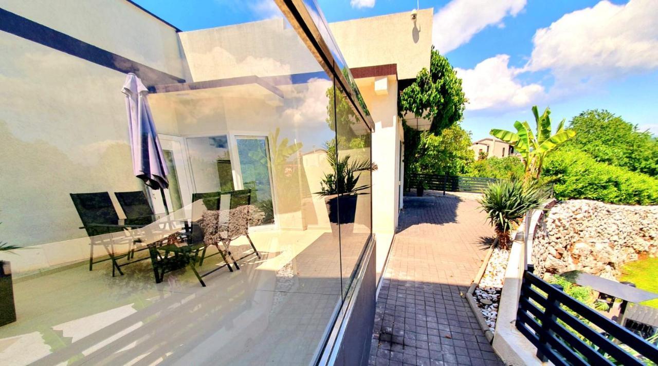 Penthouse Jacuzzi & Pool Apartmants オパティヤ エクステリア 写真