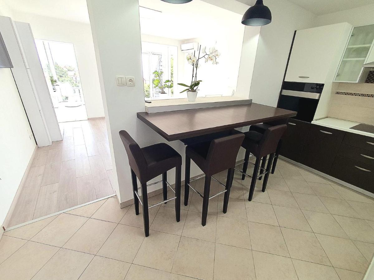 Penthouse Jacuzzi & Pool Apartmants オパティヤ エクステリア 写真