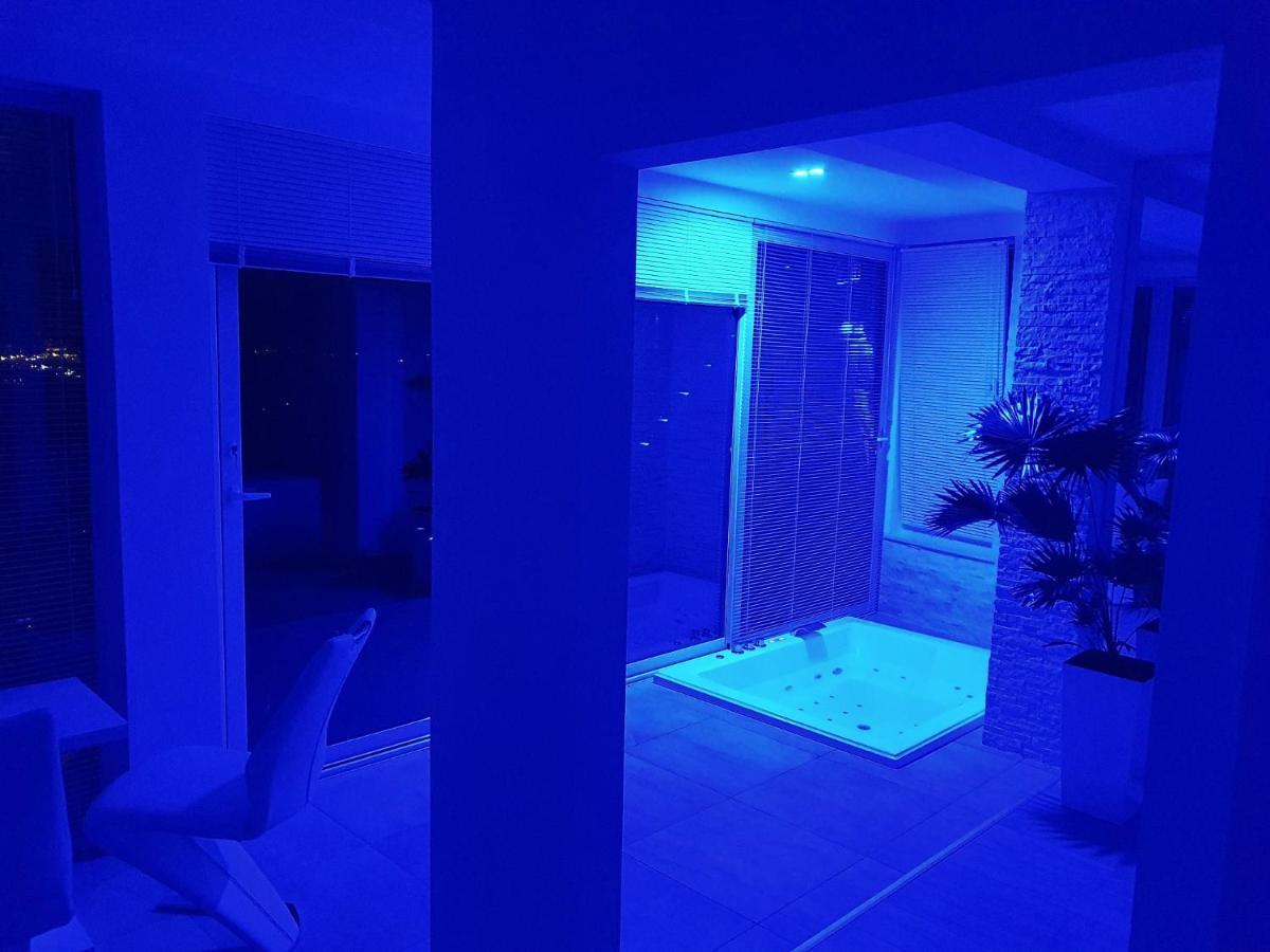Penthouse Jacuzzi & Pool Apartmants オパティヤ エクステリア 写真