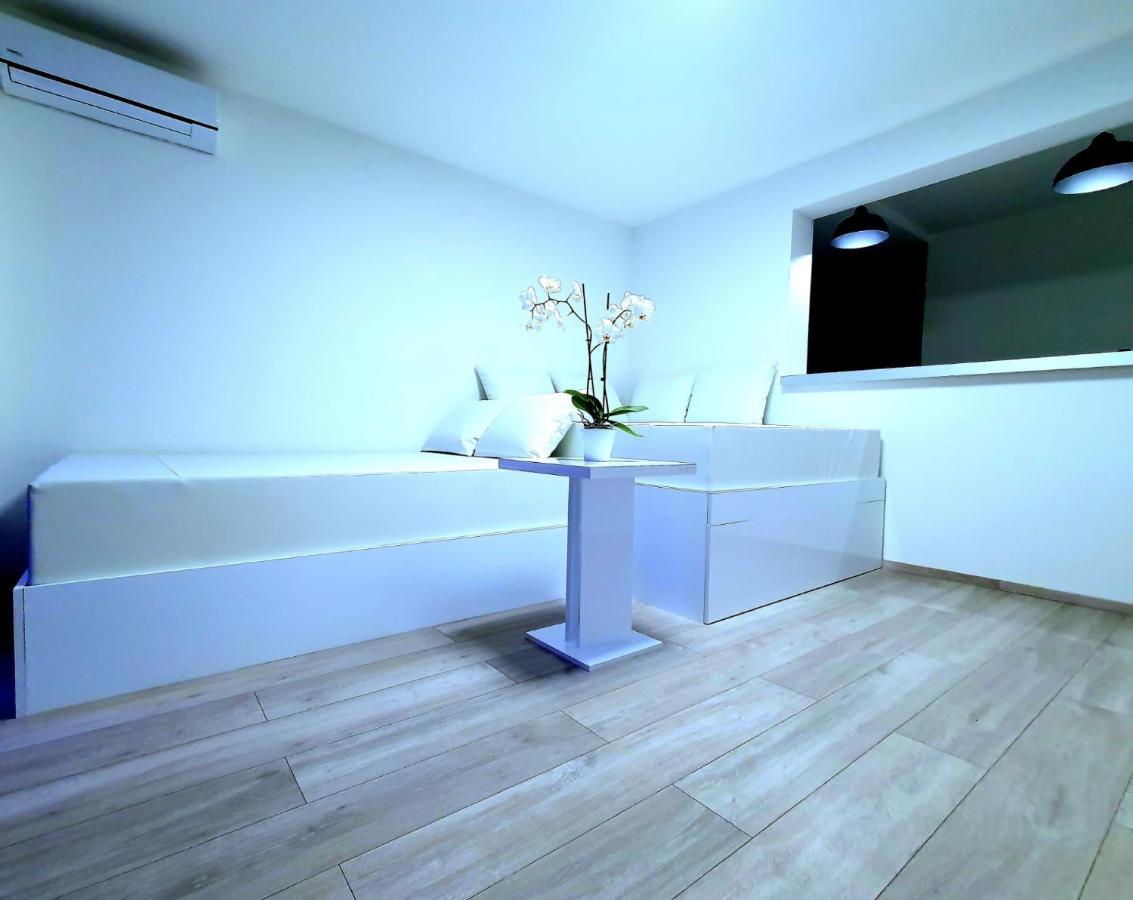 Penthouse Jacuzzi & Pool Apartmants オパティヤ エクステリア 写真
