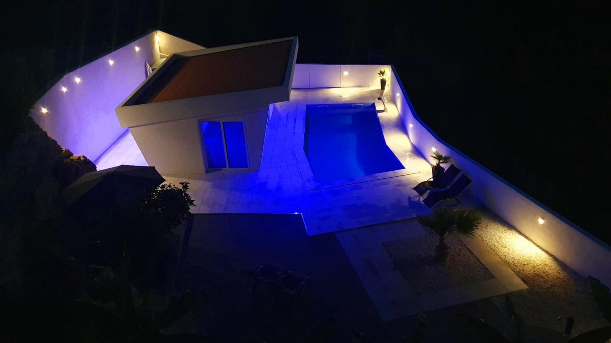 Penthouse Jacuzzi & Pool Apartmants オパティヤ エクステリア 写真