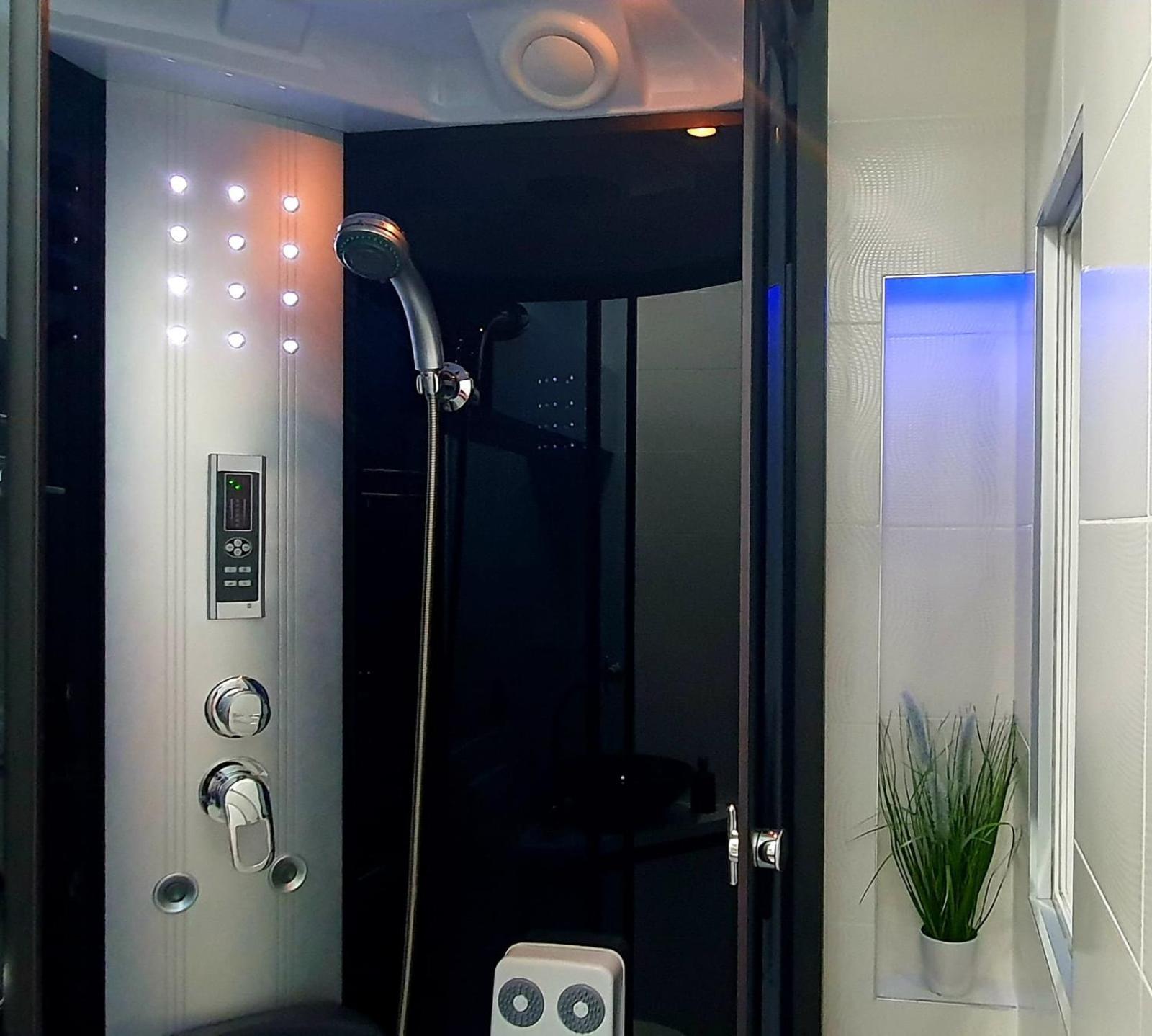 Penthouse Jacuzzi & Pool Apartmants オパティヤ エクステリア 写真