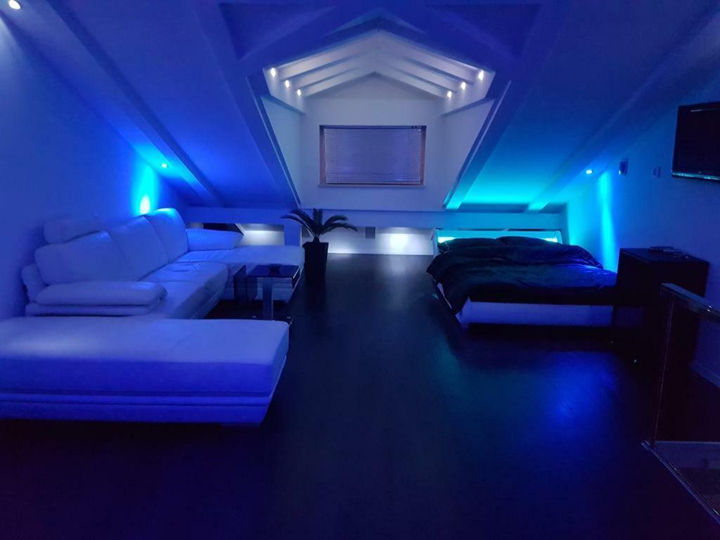 Penthouse Jacuzzi & Pool Apartmants オパティヤ エクステリア 写真